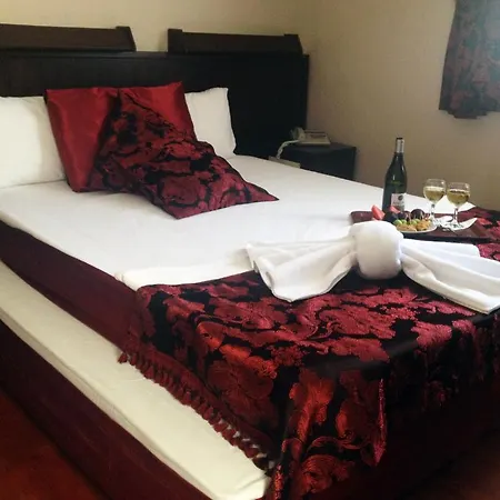 Queen Ra Bed & Breakfast